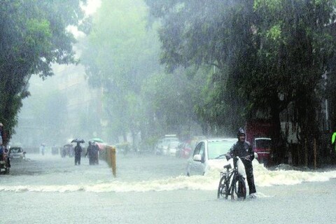 Heavy rain starts in Nagpur: नागपुरात गेल्या एक तासापासून जोरदार पाऊस पडत आहे.