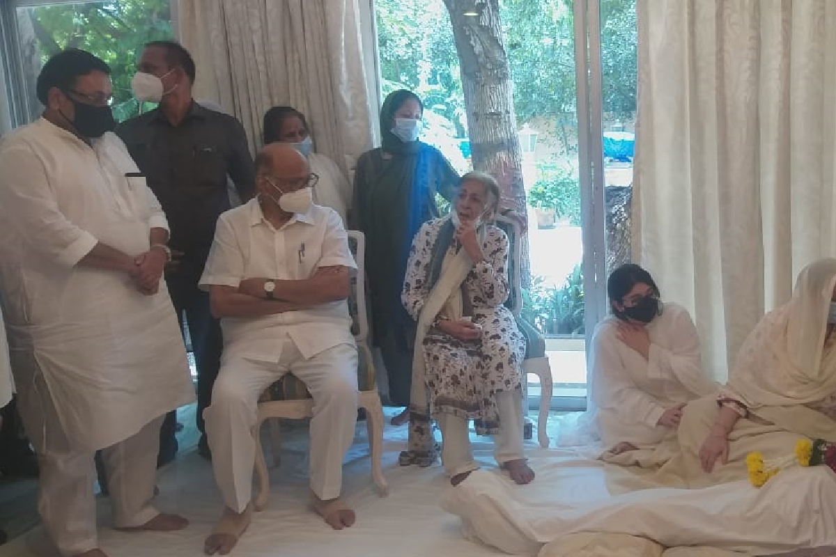 ‘दिलीप कुमारांची एक झलक पाहण्यासाठी सायकलवरुन गेलो’; शरद पवारांनी सांगितला किस्सा