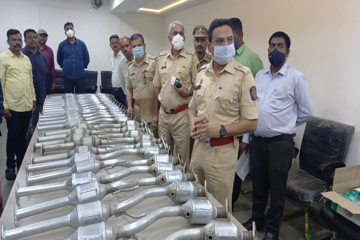 सायलेन्सर चोरून लाखोंची कमाई करणारी टोळी गजाआड, चोरीमागचं कारण ऐकून ठाणे पोलीसही अचंबित