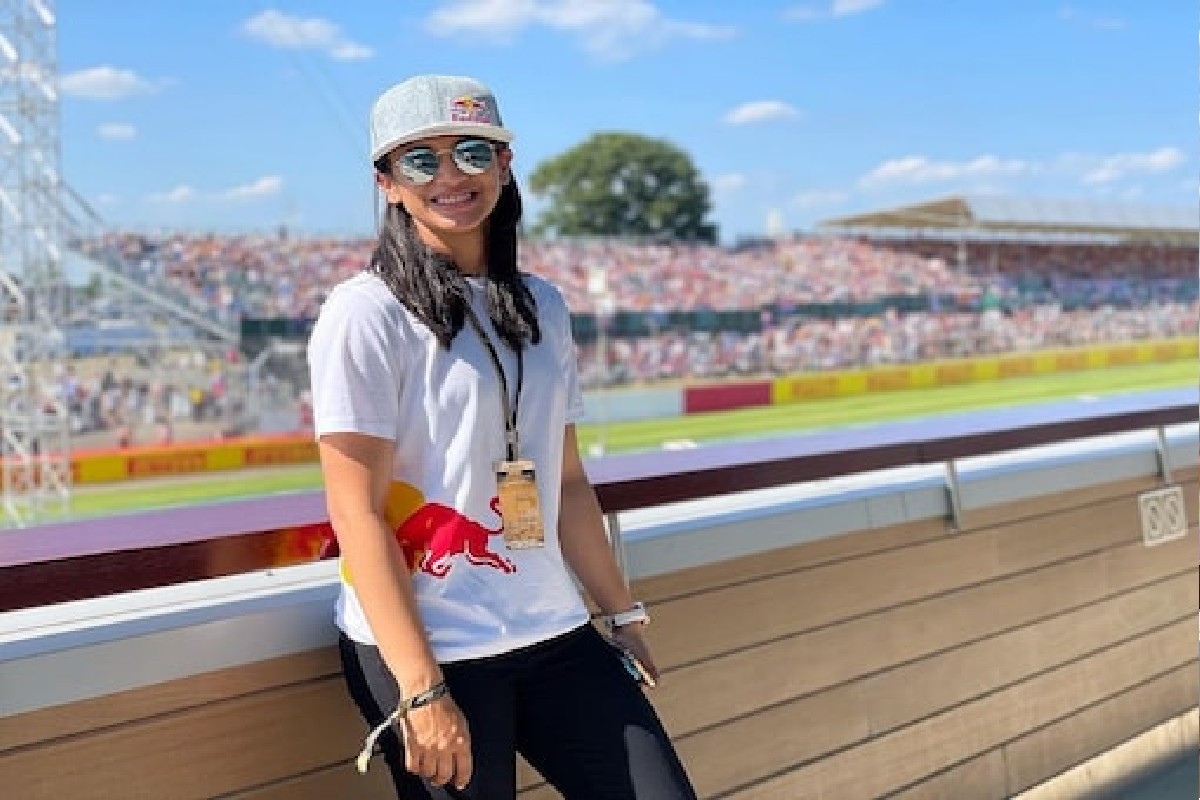 The Hundred : स्मृती मंधानानं केली धोनीची बरोबरी, इंग्लंडमध्ये भारतीयांचा जलवा