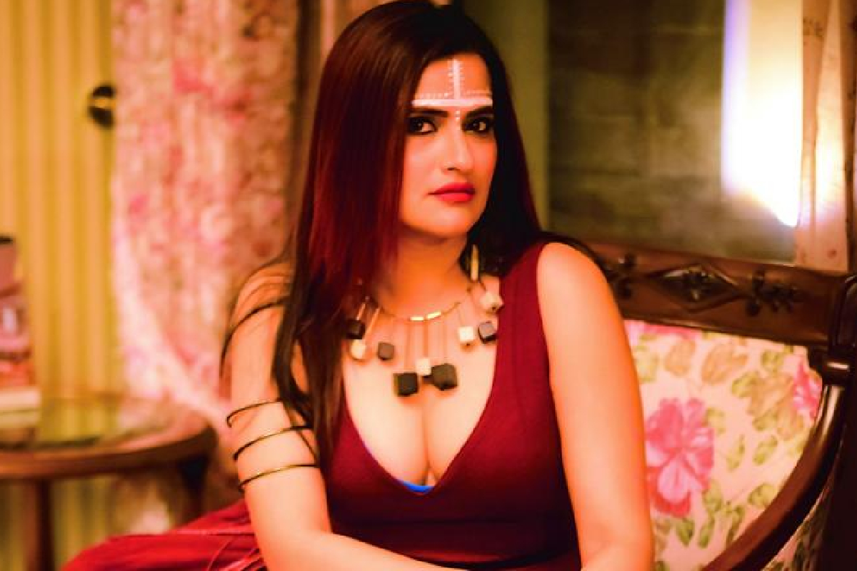 ‘...म्हणून प्रियांकानं तुला तोंडावर पाडलं’; नेटकऱ्यानं केली सोना मोहपात्राची बोलती बंद