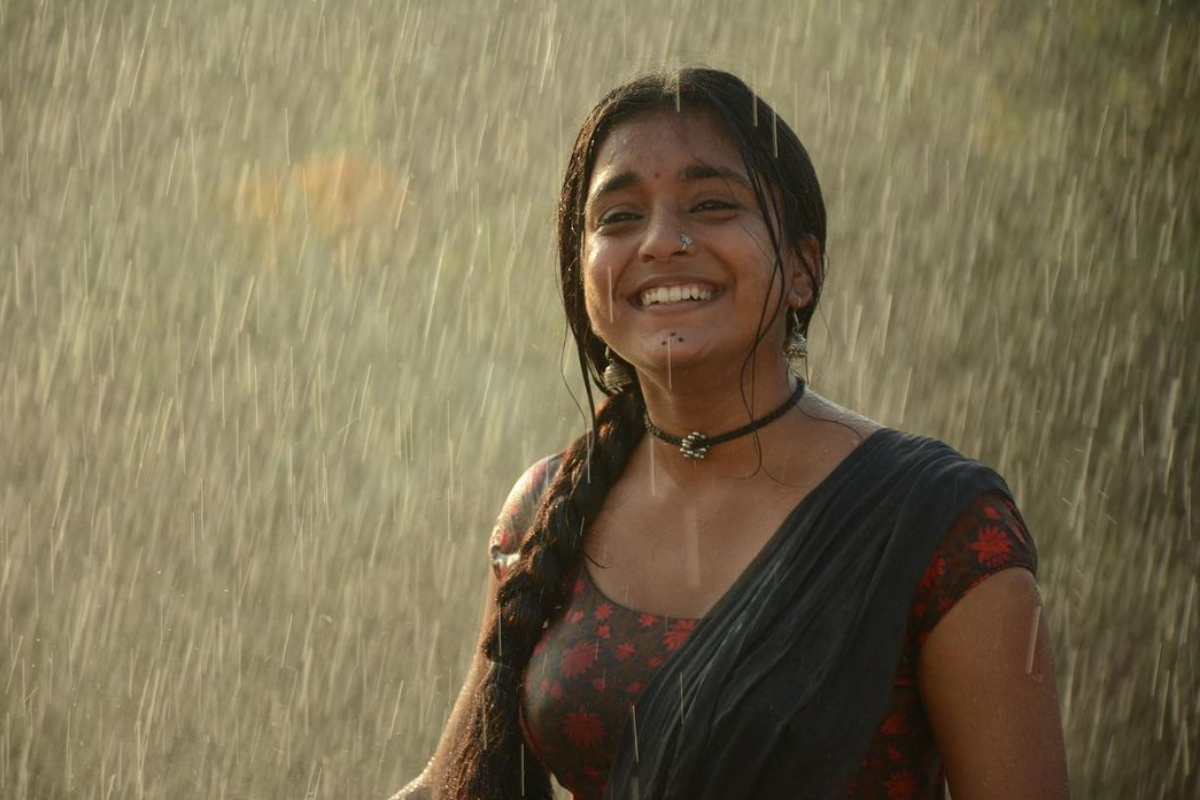 ईमली या मालिकेतून घराघरात पोहोचलेली अभिनेत्री सुंबुल तौकीर खान ही आज छोट्या पडद्यावरील एक लोकप्रिय अभिनेत्री म्हणून ओळखली जाते. अभिनयासोबतच प्रेक्षक तिच्या मनमोहक हास्याचं देखील कौतुक करतात.