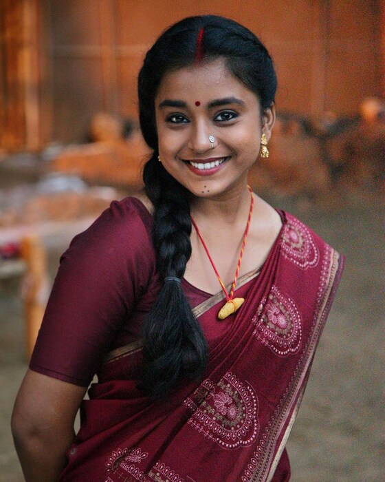 सुंबुल मुळची हैद्राबादची आहे. मुंबईत ती भाड्याच्या घरात राहाते. लहान असतानाच तिच्या आई-वडिलांचा घटस्फोट झाला. त्यानंतर वडिलांनीच तिचं पालनपोषण केलं.