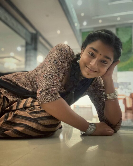 तिला अभिनयाची प्रचंड आवड होती. त्यामुळं वडिलांनी एक-एक रुपया साठवून तिला अभिनय शिकवणाऱ्या क्लासेस मध्ये घातलं. त्यावेळी तिच्या घराची परिस्थिती इतकी वाईट होती. की वेळप्रसंगी केवळ एक वडापाव खाऊन त्यांना गुजराण करावं लागत होतं.