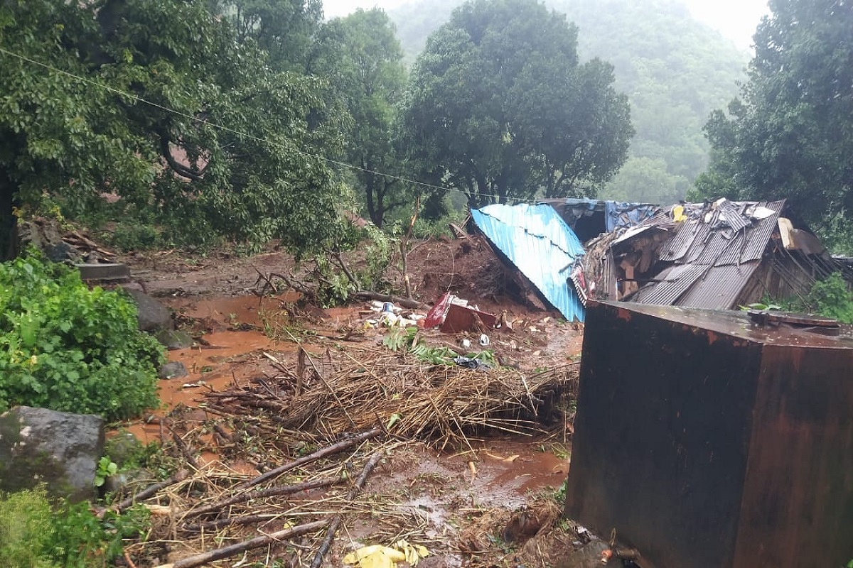 Mahad Tragedy: महाडमध्ये मोठी दुर्घटना; तळीये गावात दरड कोसळून 38 जणांचा मृत्यू, मृतांचा आकडा वाढण्याची भीती