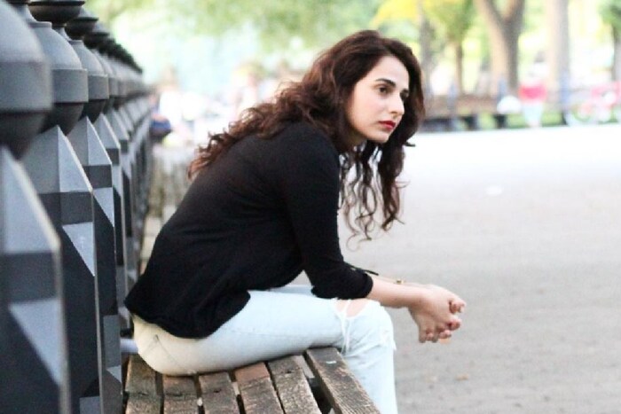 स्वतःच्या आवडी निवडी काय आहेत? आपल्याला आयुष्य कसं जगायचे आहे? आपली मुल्य काय आहेत? हे ओळखा त्यांना महत्व द्या.