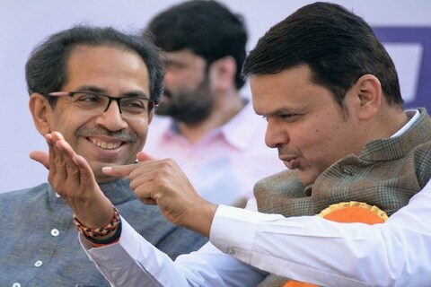 Uddhav Thackeray: कोल्हापूर दौऱ्यावर असलेले मुख्यमंत्री उद्धव ठाकरे यांनी पत्रकार परिषद घेत पूरग्रस्तांसाठी पॅकेज देण्याच्या संदर्भात भाष्य करताना विरोधकांना टोला लगावला आहे.