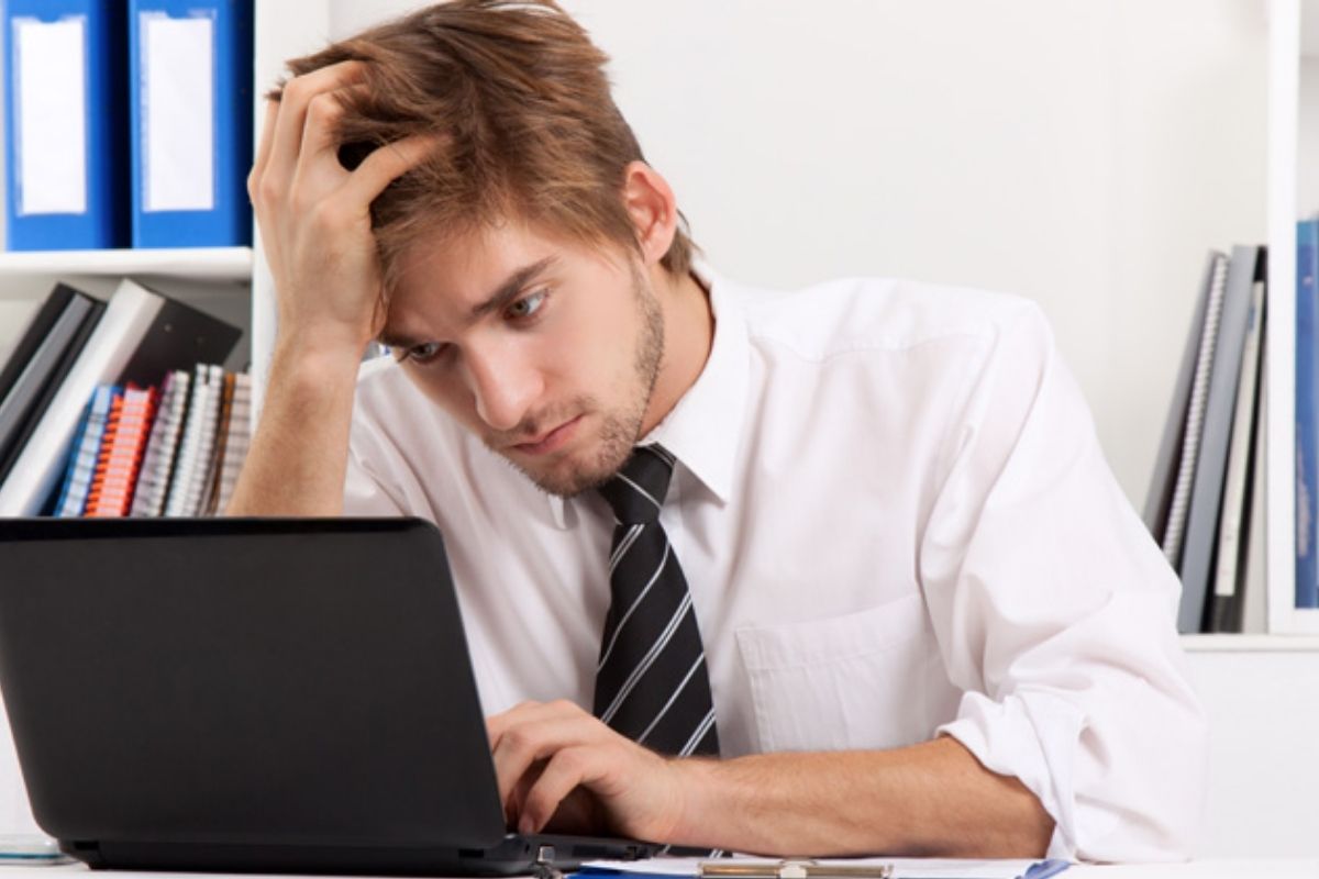 काय सांगता! लस घेतली नाही तर तुमची पगारवाढ येऊ शकते धोक्यात; प्रमोशनवरही होणार परिणाम