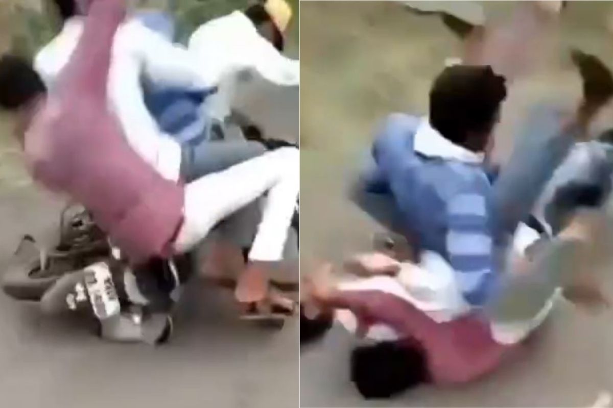 एका दुचाकीवर चौघं करत होते प्रवास, अचानक गाडीतून बाहेर पडला साप अन्...; पाहा Shocking Video