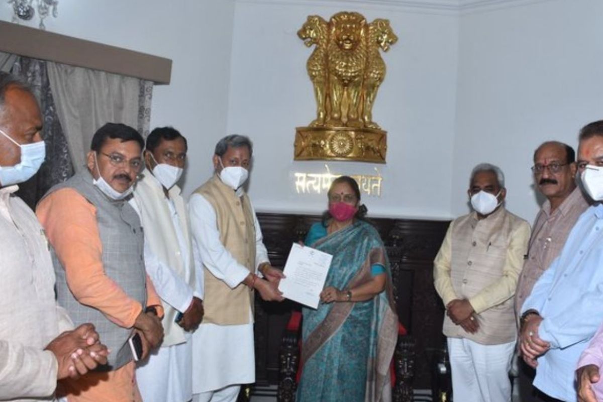 तिरथ सिंह रावतांनी दिला मुख्यमंत्रीपदाचा राजीनामा, उत्तराखंडमध्ये 4 महिन्यातच दुसऱ्या CM ची पडली विकेट