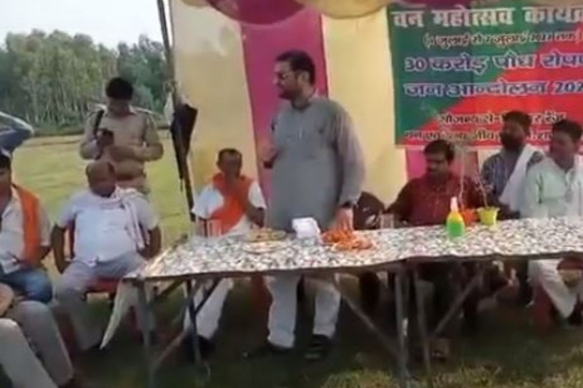 'मुलाची शपथ घेऊन सांग भाजपलाच मतदान केलं, तरच वीज जोडणार'; आमदाराचा VIDEO VIRAL
