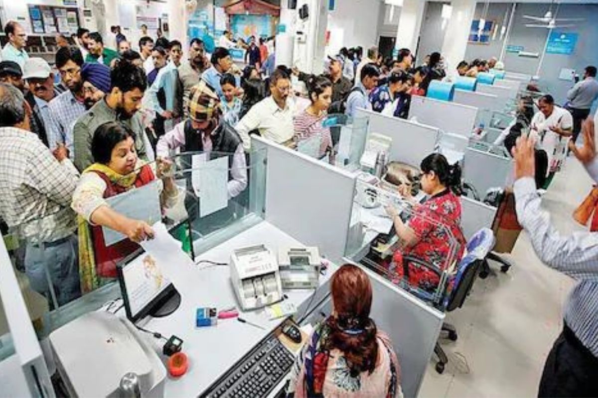 मास्टरकार्डवरील RBI च्या कारवाईनंतर या बँकेकडून ग्राहकांना दिलासा; लवकरच देणार VISA Credit Card