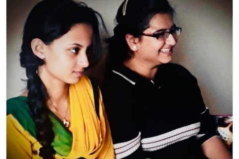 अभिनेत्री अन्विता फलटणकरने नुकताच इन्स्टाग्राम अकाऊंटवर एक खास फोटो शेयर केला आहे. यामध्ये ती अभिनेत्री केतकी माटेगावकरसोबत दिसून येत आहे