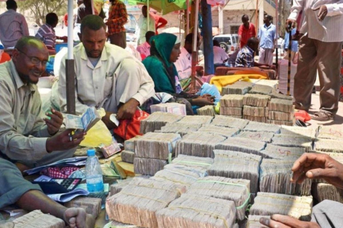 बापरे! इथे ब्रेडच्या एका पॅकेटसाठी द्यावे लागतात पोतं भरून पैसे; मोजून नाही तर वजनावर घेतात नोटा