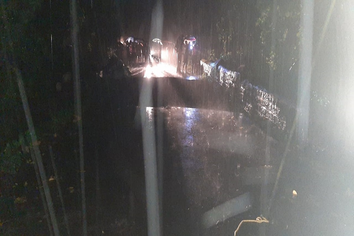 मोठी बातमी! काशीद बीच समोरील पूल कोसळला; एक कार आणि बाईक गेली वाहून, एकाचा मृत्यू