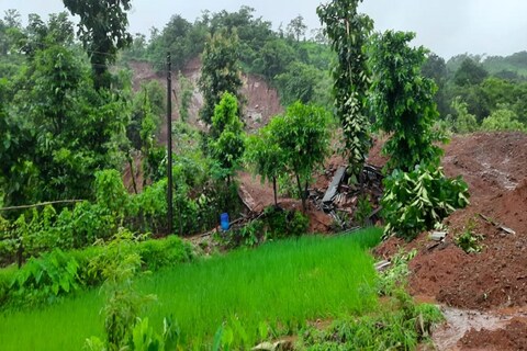 Heavy rain washed away Ratnagiri, Raigad: मुसळधार पावसामुळे रत्नागिरी आणि रायगड परिसरात पूरस्थिती निर्माण झाली आहे.