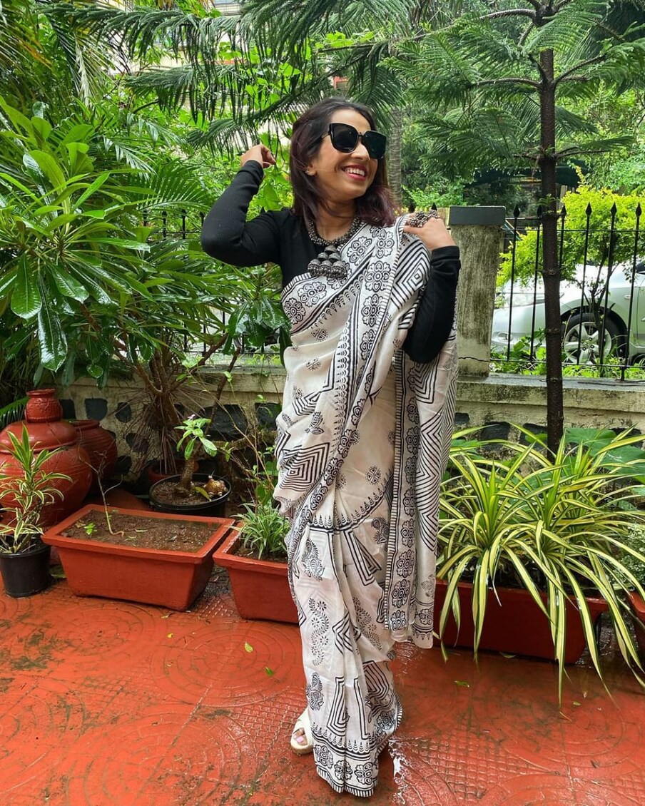 सोशल मीडियावर श्रेया फार सक्रिय असते. फोटो आणि व्हिडीओस शेअर करत असते.