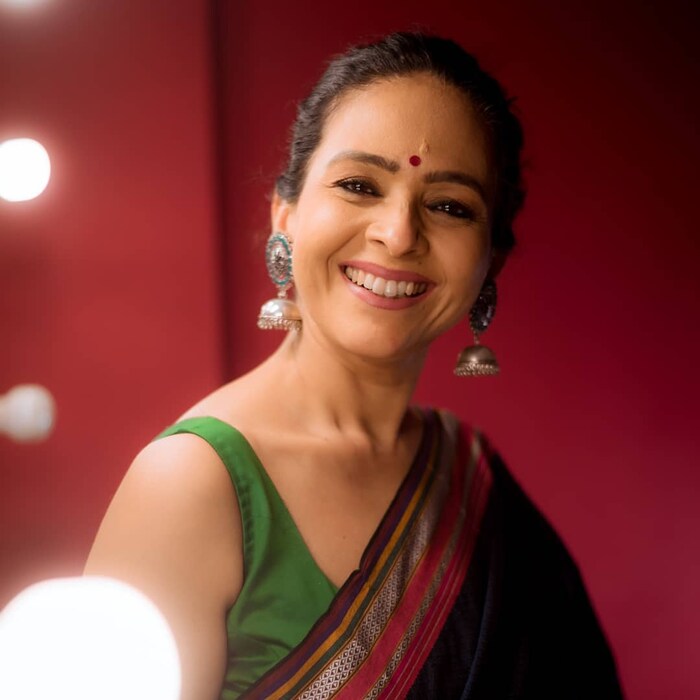 त्यातील त्यांची सोज्वळ तसेच तितकीच सशक्त सासूची भूमिका प्रेक्षकांना फारच आवडली होती.