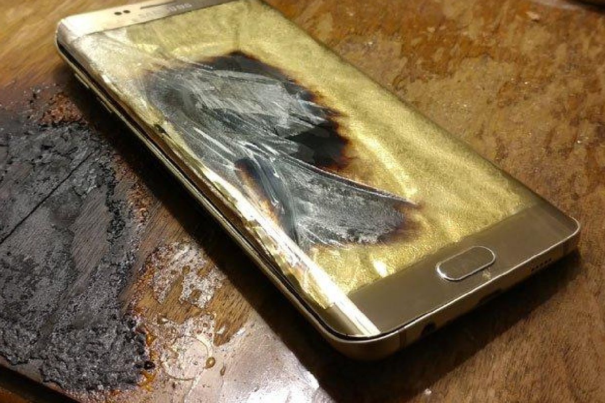 सावध व्हा! या 3 चुका केल्यास फोनच्या बॅटरीचा होऊ शकतो Blast