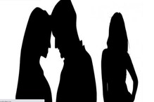 बायकोनं ‘अशी’ पकडली नवऱ्याची Love Affairs, लंपट पतीला झाली ‘पळता भुई थोडी’ बायकोनं ‘अशी’ पकडली नवऱ्याची Love Affairs, लंपट पतीला झाली ‘पळता भुई थोडी’