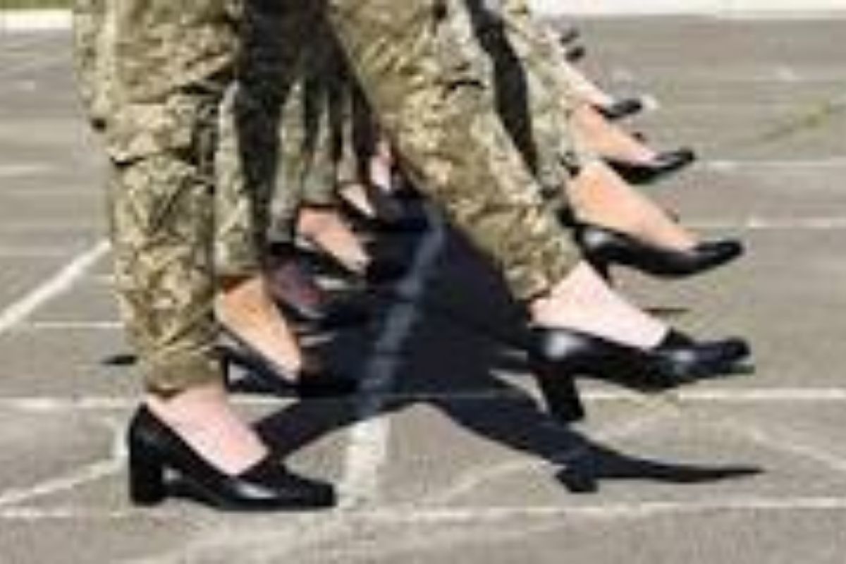 महिला सैनिकांच्या परेडदरम्यान घडला धक्कादायक प्रकार; विरोधी पक्षाकडून जोरदार टीका, सोशल मीडियावरही खळबळ