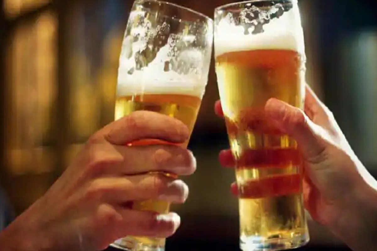 हाईटच झाली राव! इतकी दारू प्यायला की नशेत हरवला आणि पोलिसांना घेऊन स्वतःलाच शोधायला निघाला