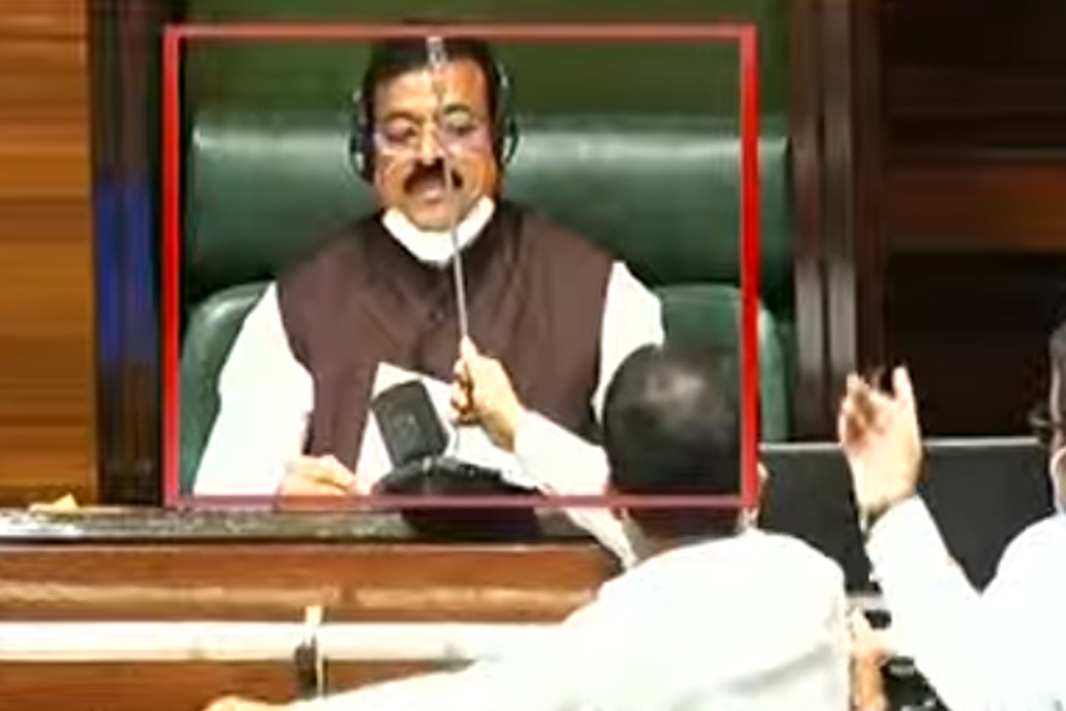 BREAKING NEWS: गोंधळ भोवला, भाजपचे 12 आमदार वर्षभरासाठी निलंबित