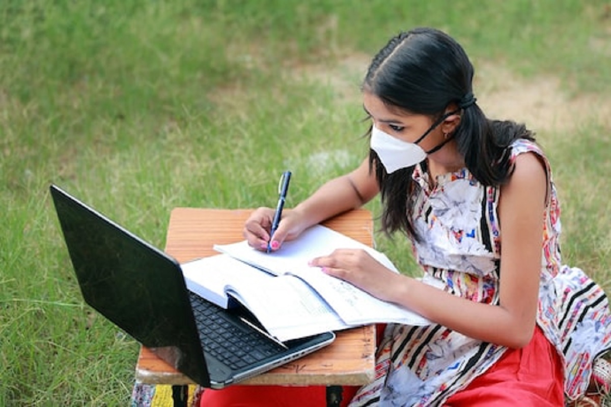 10वी, 12वी विद्यार्थ्यांसाठी महत्त्वाची बातमी! CBSE बोर्डाच्या वर्षांत 2 परीक्षा; अंतर्गत मूल्यांकनावर असेल भर