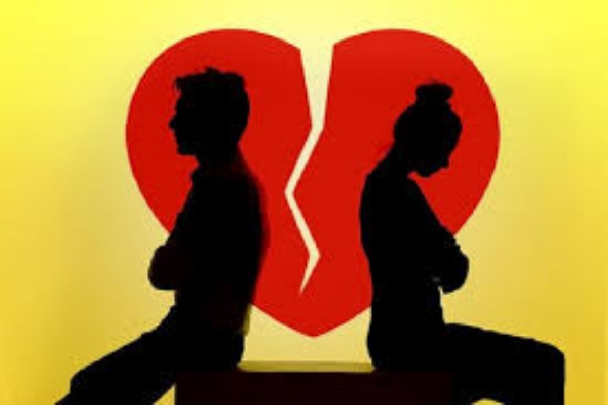 प्रेमात धोका मिळाल्यानं गर्लफ्रेंडनं केला कांड; Ex बॉयफ्रेंडची कार घेऊन रस्त्यावर उतरली अन् दोन रात्रीत...