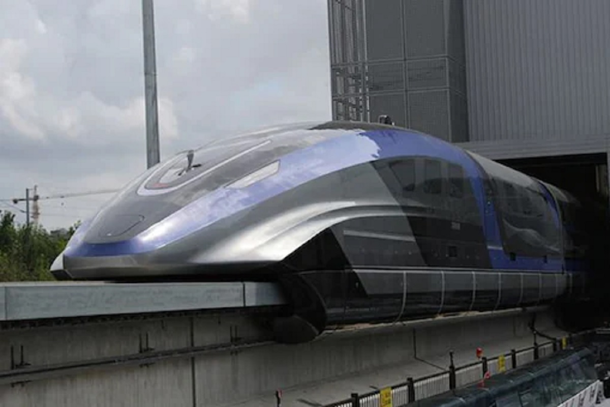 चीनने लाँच केली हवेत तरंगणारी वेगवान बुलेट ट्रेन; विमानाएवढा आहे वेग