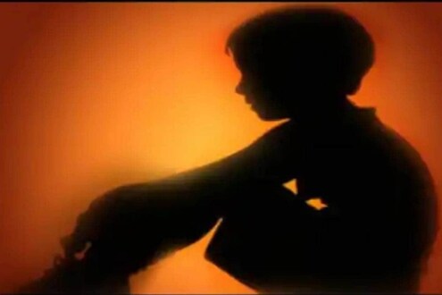 मामा, बघा ना आईनं..! चिमुकल्या भाच्याचा हृदय पिळवटून टाकणारा VIDEO कॉल मामा, बघा ना आईनं..! चिमुकल्या भाच्याचा हृदय पिळवटून टाकणारा VIDEO कॉल