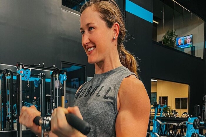  केवळ ब्रेड, पीनट बटर, अवोकाडो आणि उकडलेलं अंड यामधून तिला पूर्ण एनर्जी मिळत नाही. म्हणूनच ती दुसर्‍या ब्रेकफास्टमध्ये पीनट बटर आणि ब्लूबेरीज जाम देखील घेते. यामुळे तिला ताकद मिळते आणि लवकर भूक लागत नाही. अंड्यामधून प्रोटीन, अवोकाडो मधून गुड फॅट आणि केळ्यामुळे एनर्जी मिळतं.