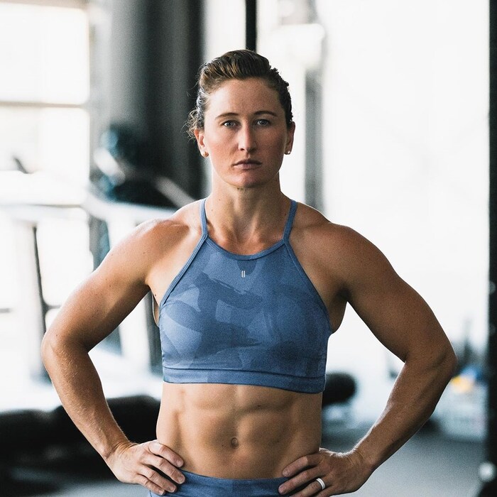 प्रचंड मेहनत करून टियाने आपलं शरीर कमावलं आहे. तिचे बायसेप्स, ऍब्स, ट्रायसेप्स, शोल्डर आणि फोरआर्म पाहूनच तिच्या ताकदीचा अंदाज येतो. 27 जुलैला क्रॉसफिट गेम सुरू होणार आहेत. त्यात पुन्हा विजेतेपद मिळवण्यासाठी ती सज्ज झालीये. 