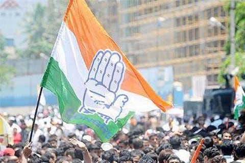 विशेष म्हणजे, राज्यपाल नियुक्त 12 आमदारांच्या यादीत रजनी पाटील यांचं नाव आहे. त्यामुळे प्रज्ञा सातव यांना विधान परिषद देऊन रजनी पाटील यांना राज्यसभा देण्याचा काँग्रेसचा प्रस्ताव...