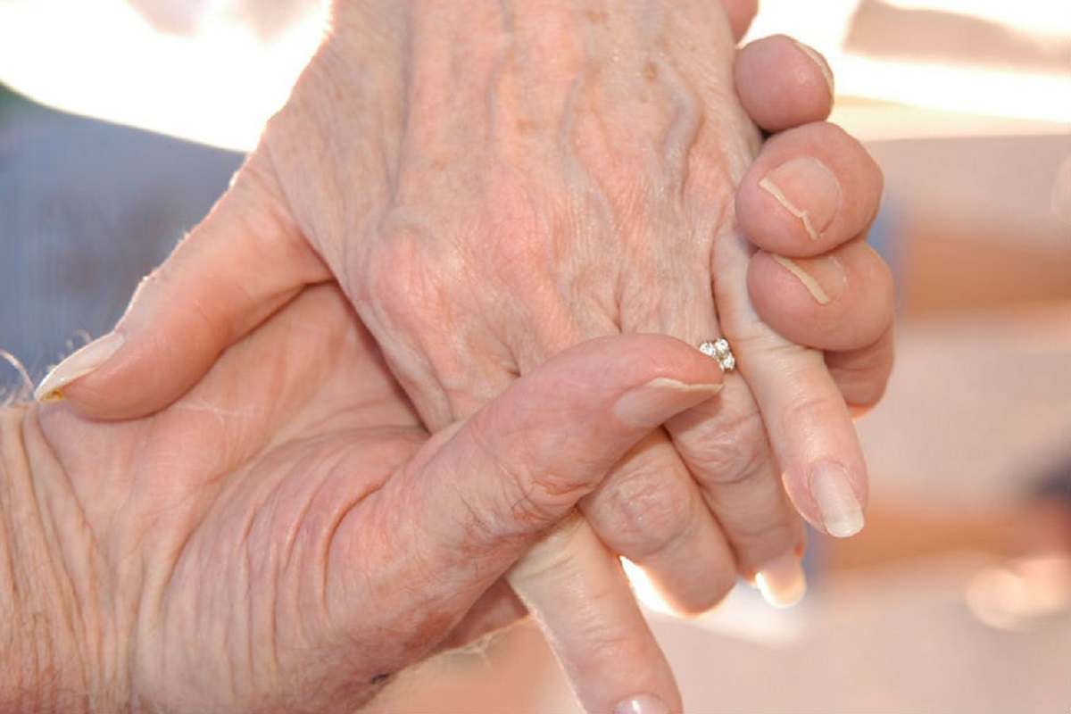 फक्त 2 दिवसांसाठी सासूचा बॉयफ्रेंड व्हा 72 हजार रुपये घेऊन जा; सूनबाईने दिली ऑफर