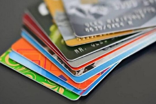 एका वेळी किती Credit Card असावेत? जाणून घ्या अधिक कार्ड्स असल्याचा फायदा आहे की तोटा