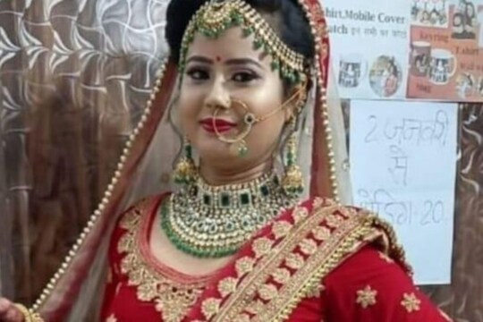 बंदुकीसह सेल्फी घेताना तरुणीसोबत घडला जीवघेणा प्रकार; लग्नाच्या दोन महिन्यातच संसार उद्ध्वस्त