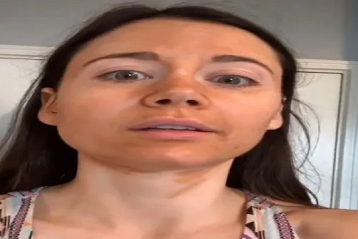 ब्लिच करताना वापरल्या जाणाऱ्या फेशियल क्रिममुळे, ब्लिचमध्ये वापरल्या जाणाऱ्या ॲक्टिवेटरमुळे स्किनवर खाज येणं किंवा रॅशेस येणं असे त्रास होऊ शकतात.