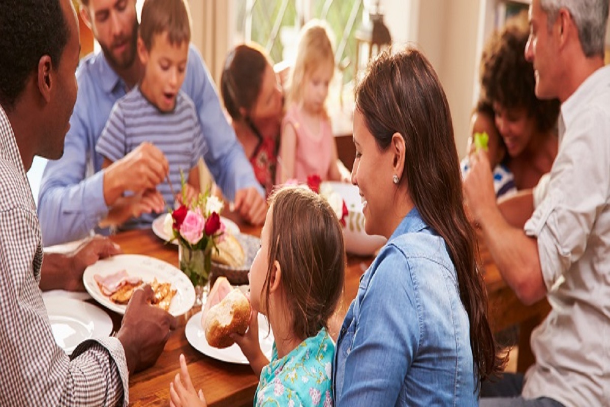 कधी आईवडिलांची इच्छा,कधी मित्रमैत्रिणी,ऑफिसं,मुलं,कुटूंब यांच्या व्यापात, जबाबदाऱ्यांच्या ओझ्याखाली मागे वळून पाहतांना वाटतं कि जगायचं राहिलं. म्हणूनचं या गोष्टीचा आधीच विचार करा.