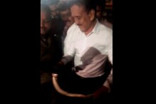'भाऊ काय हिंमत केली तुम्ही' गिरीश महाजनांनी पकडला भलामोठा साप, LIVE VIDEO 'भाऊ काय हिंमत केली तुम्ही' गिरीश महाजनांनी पकडला भलामोठा साप, LIVE VIDEO