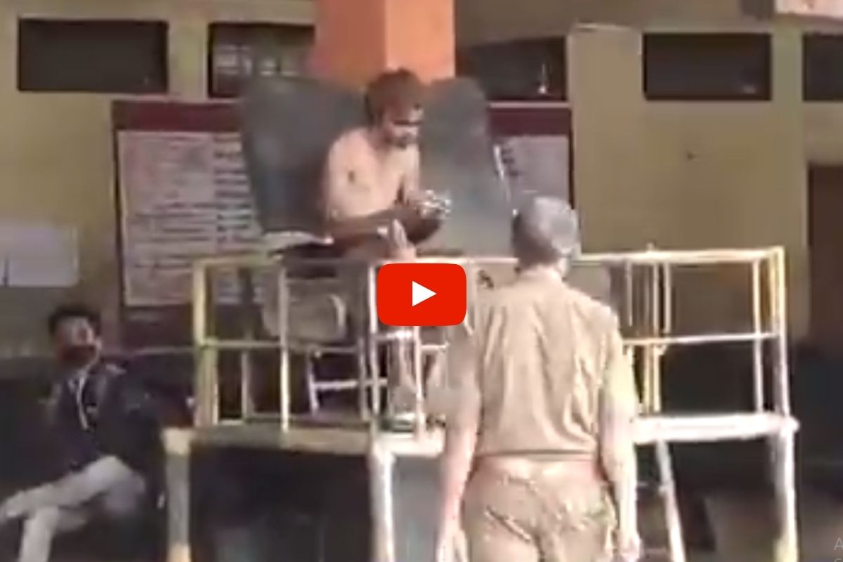 VIDEO: मनोरुग्णाचा बसस्थानकामध्ये अर्धनग्नावस्थेत धिंगाणा, महिला प्रवाशांची तारांबळ