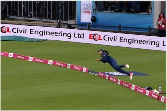 IND vs ENG : हरलीन बनली Superwomen! हवेत उडी घेत पकडला अविश्वसनीय कॅच, पाहा VIDEO
