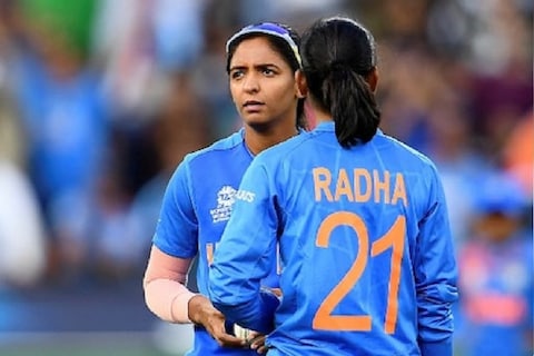भारत विरुद्ध इंग्लंड (IND W vs ENG W) यांच्यातील टी20 मालिकेला आजपासून (शुक्रवार) सुरुवात होत आहे. टीम इंडियाच्या कॅप्टननं खराब फॉर्मचं खापर कोरोनावर फोडलं आहे. 
