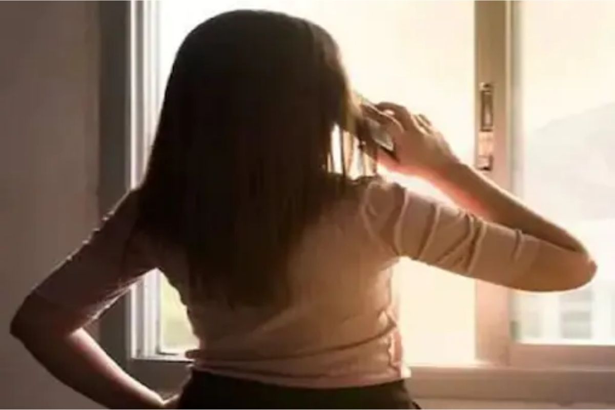 मुंबईतील अल्पवयीन मुलीवर बलात्कार करून झाला फरार; हनीट्रॅपचा वापर करत नराधमाला अटक