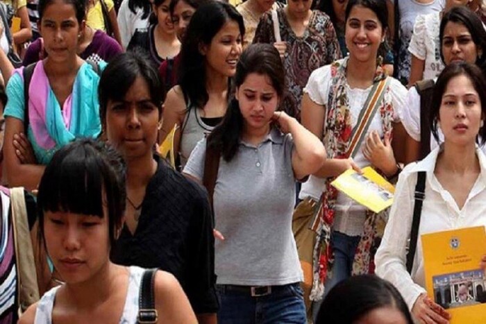 कितीतरी महिला स्वत:बद्दल जागृक नसतात. महिलांसाठी असलेल्या कायद्यांची माहिती त्यांना नसते. त्यामुळे कधी वेळ आलीच तर, त्यांना कायद्यांचा वापरही करता येत नाही. 