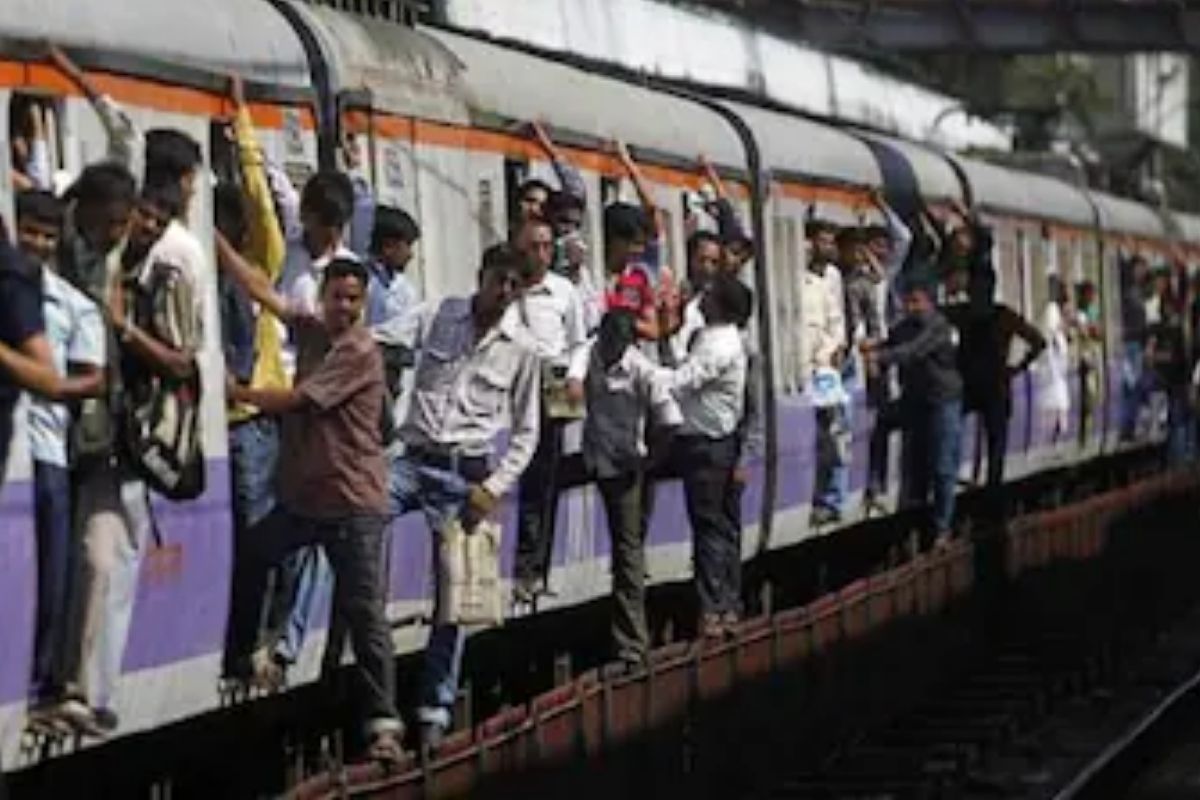 11 मिनिटं, 7 बॉम्बस्फोट अन् 189 बळी; मुंबईतील मन हेलावून टाकणाऱ्या काळ्या घटनेला 15 वर्ष पूर्ण