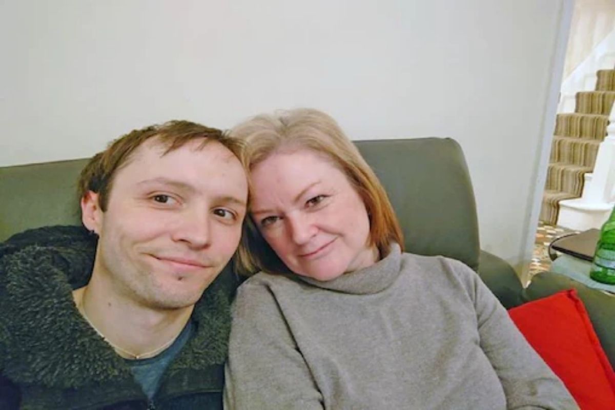 50 वर्षांची स्त्री आणि 31 वर्षांच्या तरुणाला समजत होते आई-मुलगा; मात्र हे तर Odd Love birds