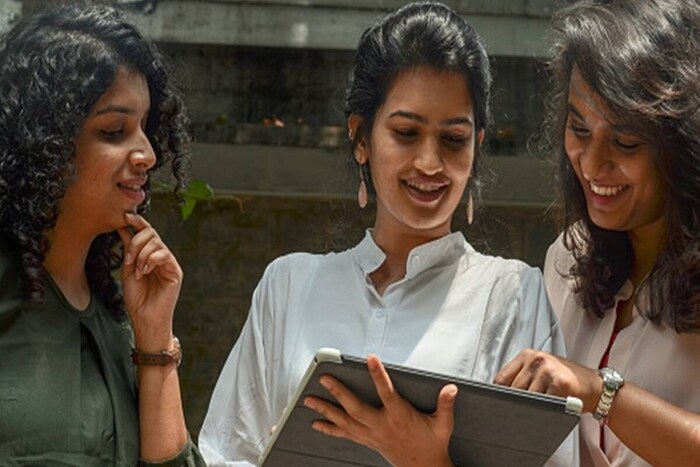 नोकरीच्या ठिकाणी झालेल्या वाईट वर्तनाविरोधात कायदेशीर कारवाई करता येऊ शकते. त्याविरोधात तक्रार दाखल करता येते.