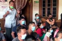 सिल्व्हर गर्ल मीराबाई चानूच्या घरी कसं होतं वातावरण? पाहा इमोशनल VIDEO सिल्व्हर गर्ल मीराबाई चानूच्या घरी कसं होतं वातावरण? पाहा इमोशनल VIDEO