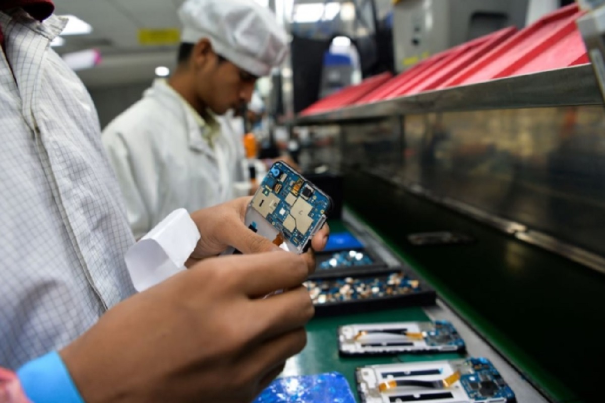 रोजगाराच्या मोठ्या संधी! भारतात होणार Samsung, Oppo, Vivo आणि Lava स्मार्टफोनची निर्मिती